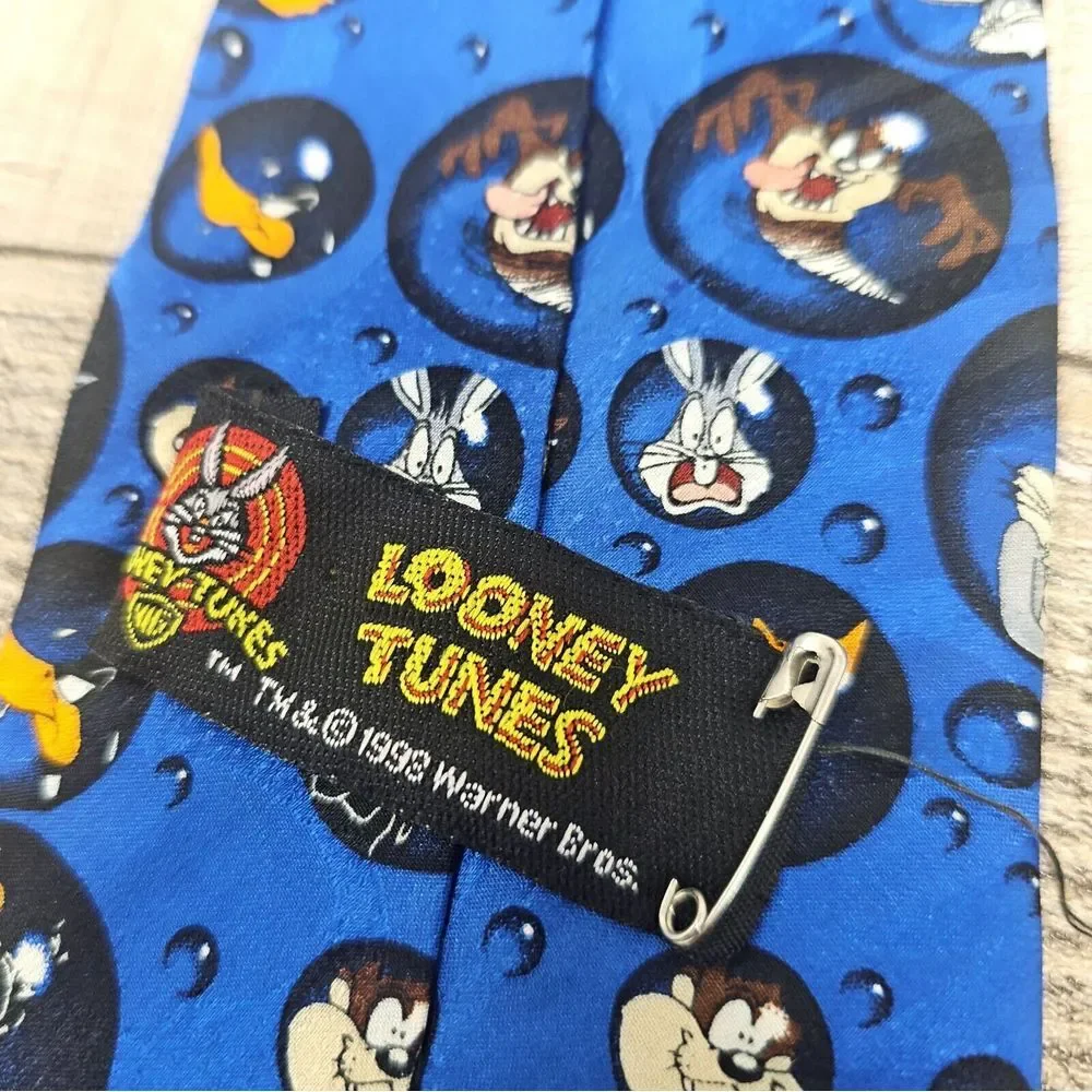 Looney Tunes Mania Necktie Mens 100% Silk Tie‎ Blue Colorful Cartoon Bugs Bunny